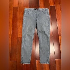 Charlie Women's Striped cotton/spandex pull on pants size 10